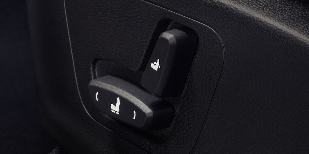 Chevrolet Captiva 2025 con asiento del conductor ajustable en 6 posiciones desde sus controles eléctricos