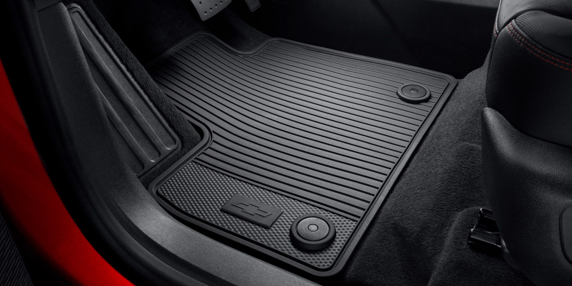 Nueva Traverse 2026, tapete de vinil 1ra fila en negro con emblema Chevrolet