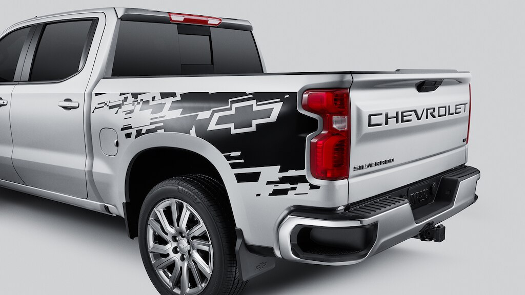 Calcomanía lateral corbatín Chevrolet para caja en negro de tu camioneta, Silverado Turbo 2024
